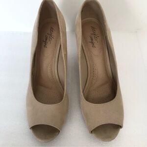Dexflex Comfort Beige Peep Toe Heels Size 7